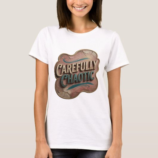 T-shirt Snappy Gold CAREFULLY CHAOTIC Texte d'art 3D (Devant)