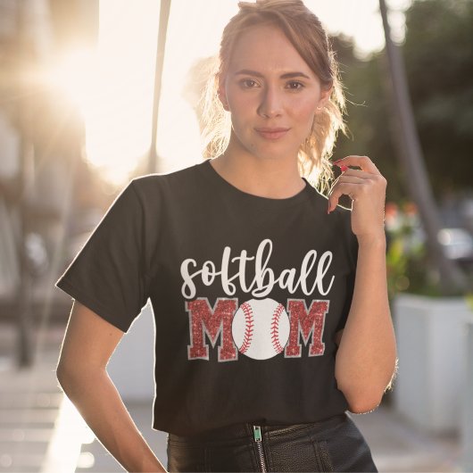 T-shirt Softball Mom cute bright red text