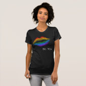 T-shirt Sois toi Rainbow Kiss Lip LGBT Pride Attitude Este (Devant entier)