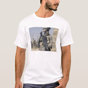 T-shirt Soldat armé avec un MK-48