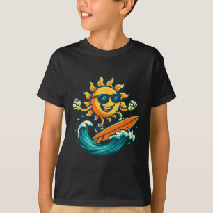 T-shirt Soleil de dessin animé surfant sur la vague de pla