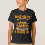 T-shirt Some Witches Ride Brooms Real Witches Drive A Scho (Devant)