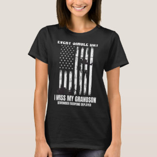 T-shirt Souvenez-vous que tout le monde déployé Grand-fils
