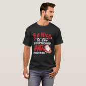 T-shirt Soyez Nice au réceptionniste que Père Noël observe (Devant entier)
