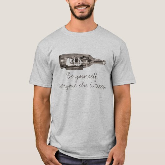 T-shirt Soyez vous-même bateau dans la pièce en t de (Devant)