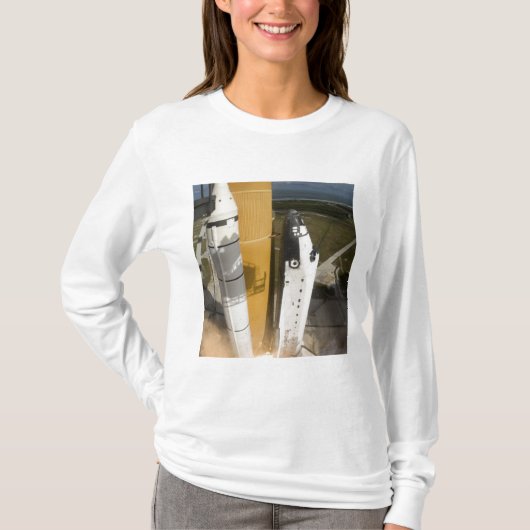 T-shirt Space Shuttle Atlantis lève sur 17 (Devant)