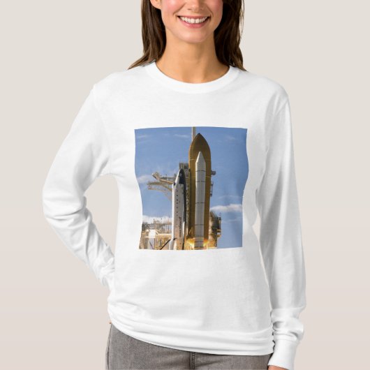 T-shirt Space Shuttle Atlantis se lève sur 5 (Devant)