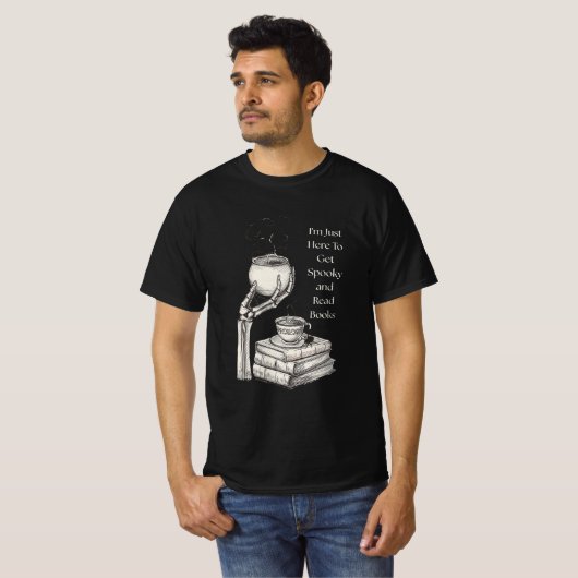 T-shirt Spooky & Books: Witchy Skeleton Hand Cauldron (Devant entier)