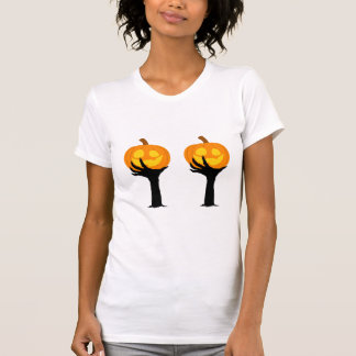 T-shirt Spooky Pumpkin Embrace – Halloween Tee for Women