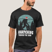 T-shirt Squatching Through the Snow - Bigfoot Christmas (Devant)