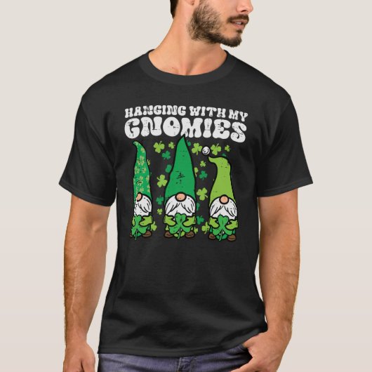T-shirt St Patricks Day Hanging With Gnomies Gnomes Men Wo (Devant)