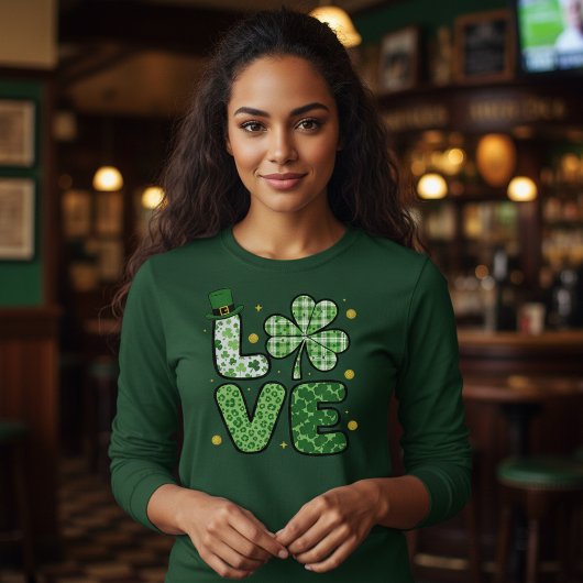 T-shirt St. Patrick's Day LOVE Green Mixed Patterns Clover