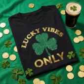 T-shirt St Patrick's Day Lucky Vibes Distressed Shamrock