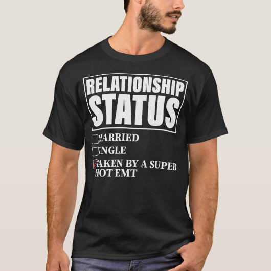 T-shirt Statut de la relation pris par Super Hot EMT  (Devant)