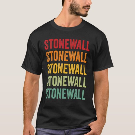 T-shirt Stonewall County Texas Rainbow Text Design (Devant)