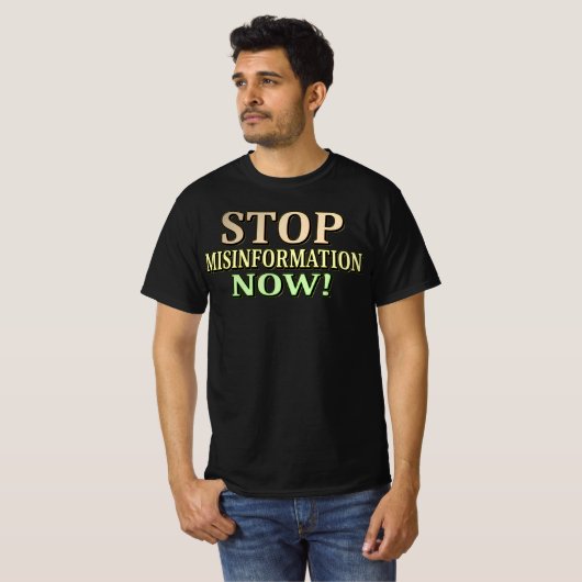 T-shirt "STOP MISINFORMATION" Mignonne conception. Command (Devant entier)
