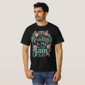 T-shirt Strawberry Book Lover Tee – Reading Is My Jam (Devant entier)