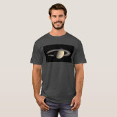 T-shirt Sunlit Saturn Gas géant Planet par Cassini (Devant entier)
