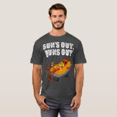 T-shirt Suns Out Hot Dog Buns Out Funny Saucisse BBQ Nourr (Devant entier)