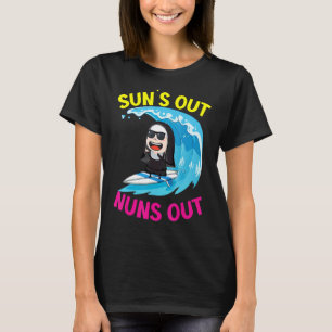 T-shirt Suns Out Nonnes Surf Surboard Nun 1