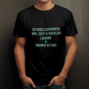 T-shirt Superhero à la retraite maintenant juste une légen