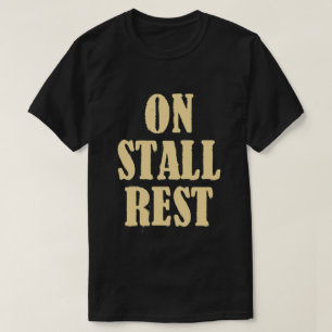 T-shirt sur le repos de décrochage