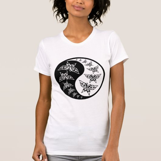 T-shirt Symbole Yin Yang du Papillon noir et blanc (Devant)