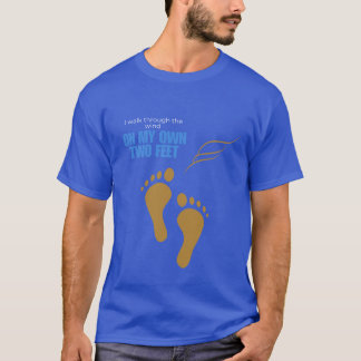 T-shirt “T-shirt inspirant aux pieds marchant dans le vent