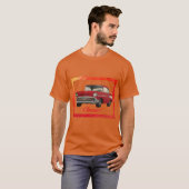 T-shirt Tableau classique de voiture rouge ancienne sur le (Devant entier)