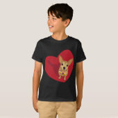 T-shirt Tan Chihuahua avec cravate arc dans un coeur rouge (Devant entier)