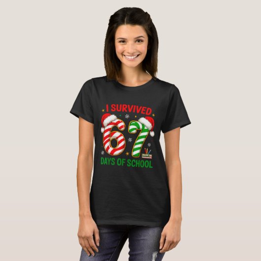 T-shirt Teacher Christmas Funny Meme I Survived 67 Days Of (Devant entier)