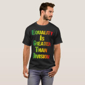 T-shirt Tee drôle Juneteenth L'égalité est plus grande que (Devant entier)