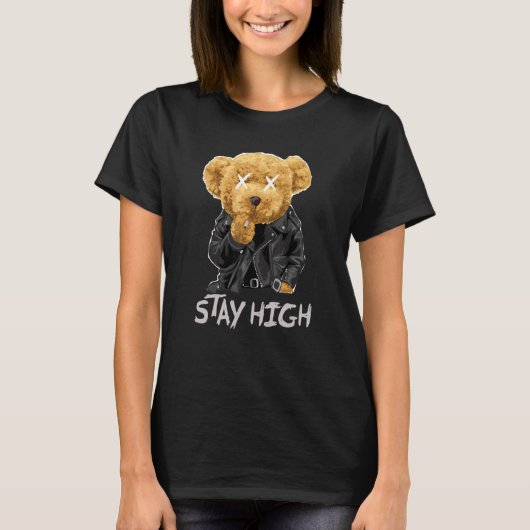 T-shirt Tee Stay High Bear Doll dans Veste en Cuir tenant (Devant)