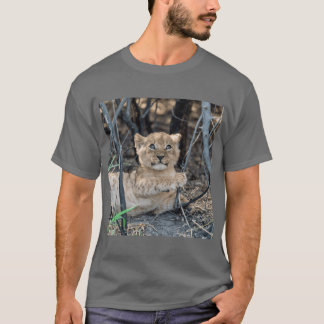 T-shirt Tender Lion Cub Dreaming in the Shade African Wild