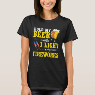 T-shirt Tenez Ma Bière Pendant Que J'Allume Mes Feux D'Art
