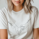 T-shirt Tenir Les Mains Besties Nom Personnalisé Amitié<br><div class="desc">Cette belle illustration minimaliste de ligne de deux mains se tenant l'une l'autre fait un cadeau parfait pour les meilleurs amis qui veulent montrer leur lien indestructible. Ajoutez vos noms et créez une pièce vraiment personnalisée que vous chérirez pour toujours.</div>