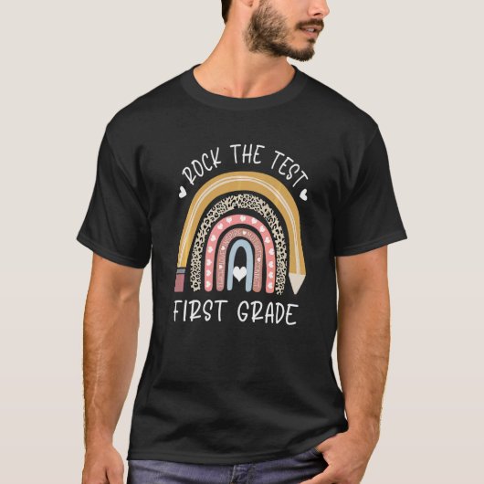 T-shirt Test Day Rock The Test First Grade Rainbow Teacher (Devant)