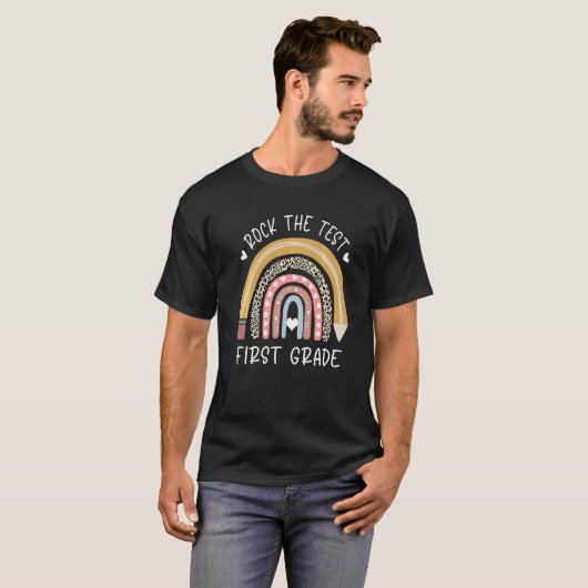 T-shirt Test Day Rock The Test First Grade Rainbow Teacher (Devant entier)