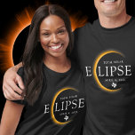 T-shirt Texas 2024 Total Solar Eclipse Viewing Party<br><div class="desc">Voici notre Black and Gold 2024 Total Solar Eclipse Viewing Party Invitation, une façon élégante et exclusive de célébrer cet événement céleste. Décorée de noir épuré et d'or chatoyant, cette invitation donne le ton d'un rassemblement sophistiqué sous le spectacle cosmique de l'éclipse solaire totale. Avec l'année 2024 en vedette, ainsi...</div>