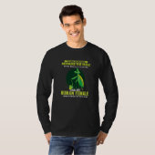 T-shirt The Female Praying Mantis Devours  Men Praying Man (Devant entier)