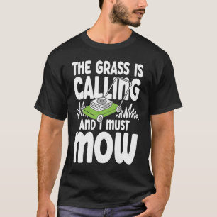T-shirt The Grass is Calling and I Must Mow