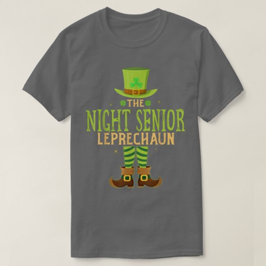 T-shirt The Night Senior Leprechaun Funny Matching St Patr (Design devant)