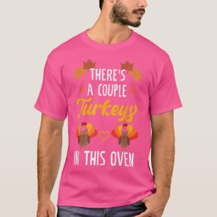 T-shirt There's A Couple Turkeys In This Oven Twin Pregnan