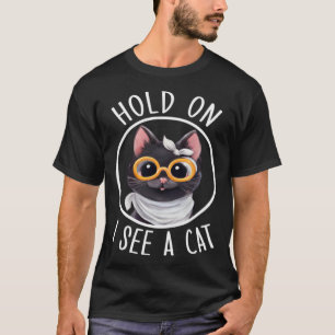 T-shirt Tiens, je vois un chat est un joli chat nerd qui p