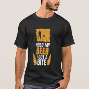 T-shirt Tiens ma bière, j'ai mordu en pêchant sur glace
