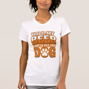 T-shirt Tiens ma bière, je dois caresser ce chien Amoureux