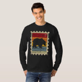 T-shirt Timbre-Poste Avec Un Ours De Coucher De Soleil (Devant entier)