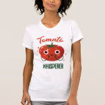 T-shirt Tomate Whisperer Funny Tomates Jardinage<br><div class="desc">Le t-shirt Tomato Whisperer présente un design audacieux et ludique qui fera certainement une déclaration. Les personnages de tomates pleins de foudre et d'expressions amusantes apporteront un sourire aux visages de vous et de ceux qui vous entourent. Que vous soyez jardinier, marchand de fermiers, cuisinier barbecue ou amateur de jeux...</div>