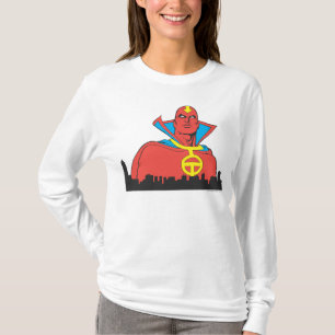 T-shirt Tornade rouge derrière le paysage urbain