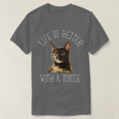 T-shirt Tortie Cat Life Is Better (Design devant)
